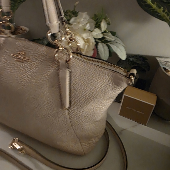 Coach Cream Leather Women's Bag - Picture 4 of 10